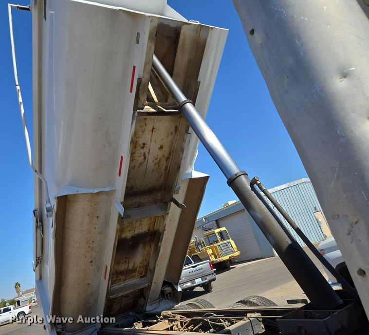 image for item EC1101 1996 Kenworth T800 dump truck