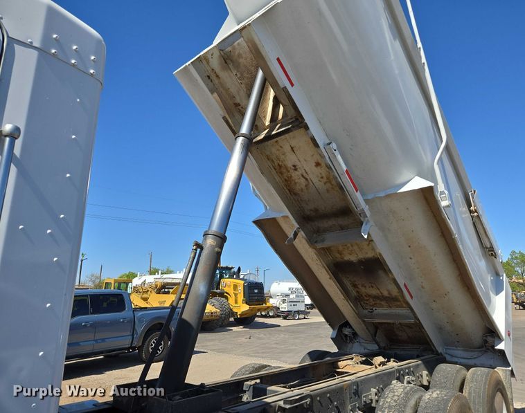 image for item EC1101 1996 Kenworth T800 dump truck