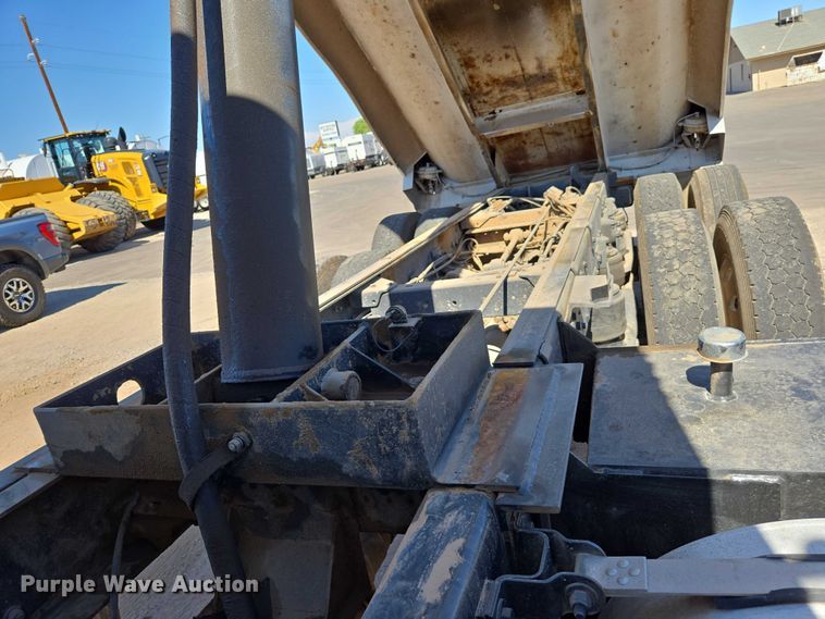 image for item EC1101 1996 Kenworth T800 dump truck