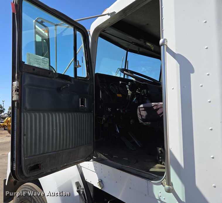 image for item EC1101 1996 Kenworth T800 dump truck