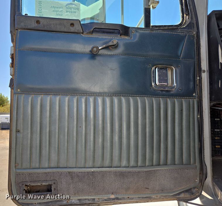 image for item EC1101 1996 Kenworth T800 dump truck