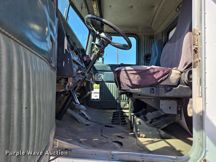 image for item EC1101 1996 Kenworth T800 dump truck