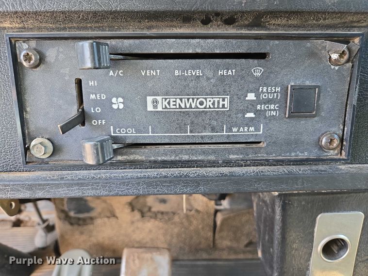 image for item EC1101 1996 Kenworth T800 dump truck