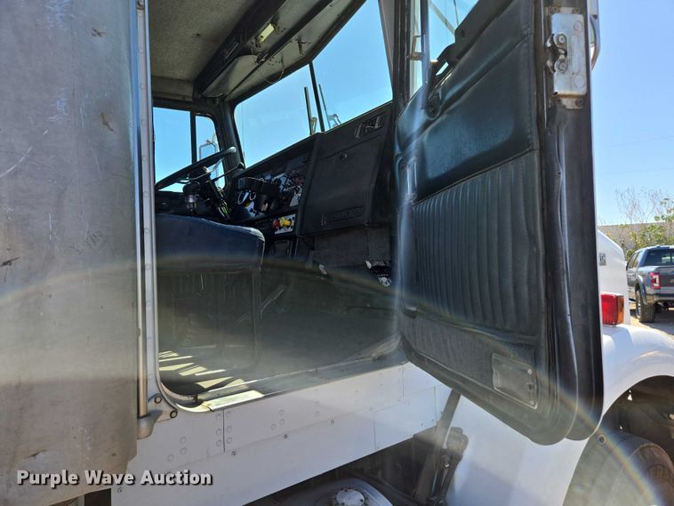 image for item EC1101 1996 Kenworth T800 dump truck