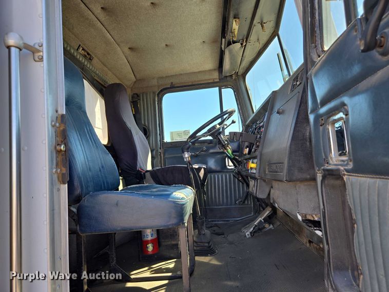 image for item EC1101 1996 Kenworth T800 dump truck