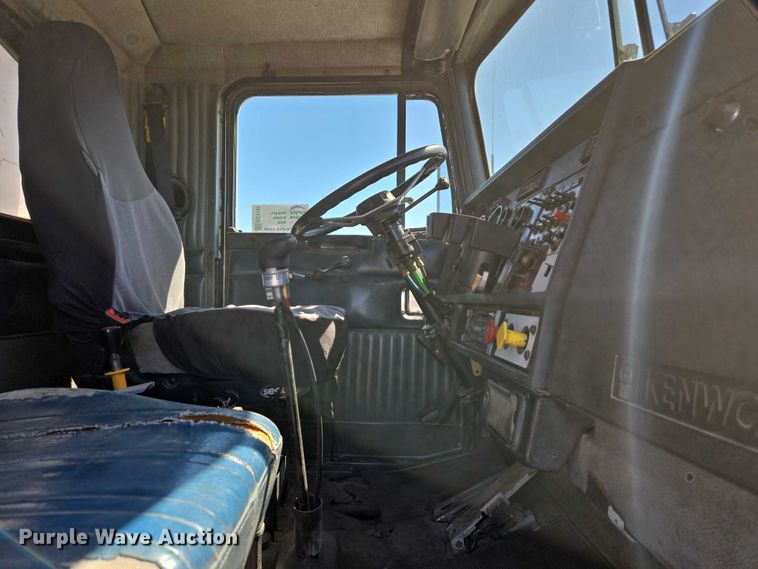 image for item EC1101 1996 Kenworth T800 dump truck