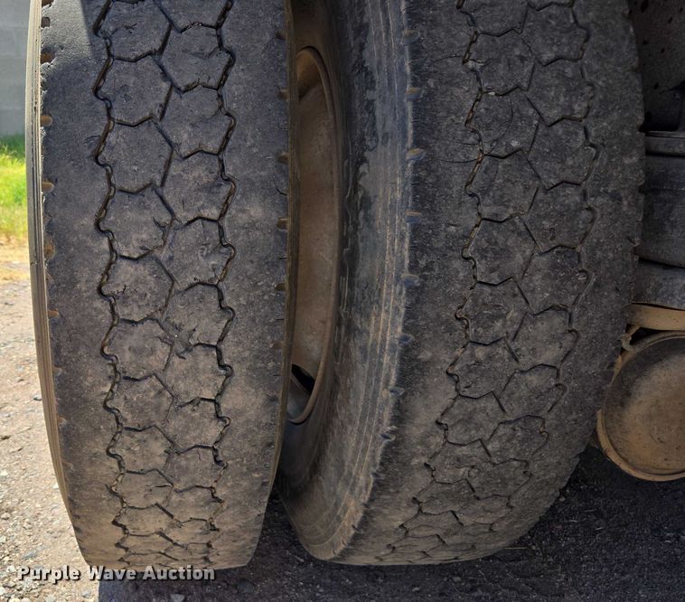 image for item EC1101 1996 Kenworth T800 dump truck