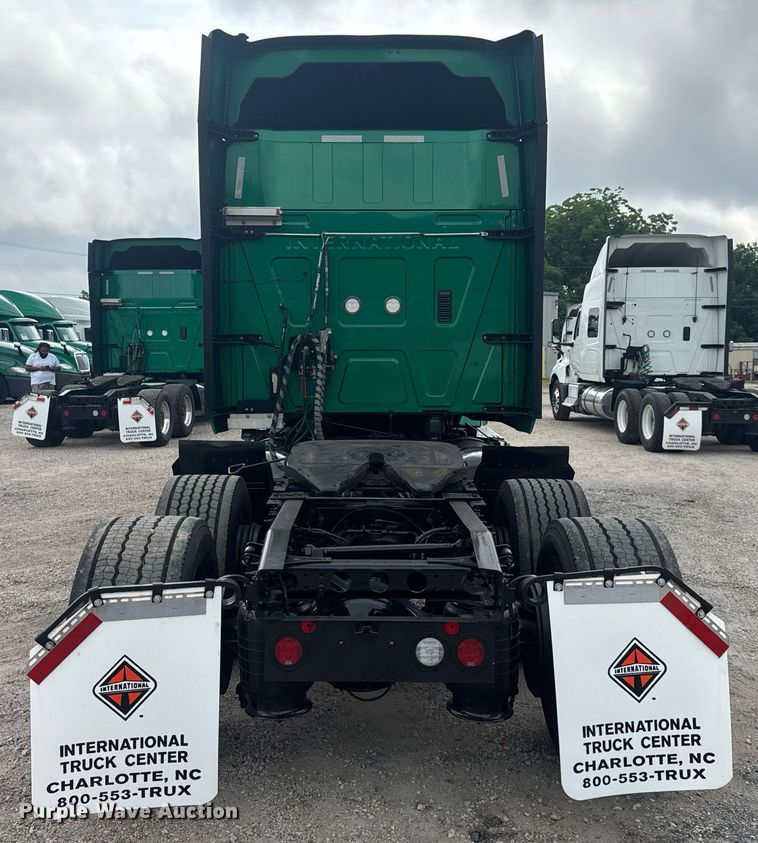 image for item EC3648 2020 International LT625 semi truck