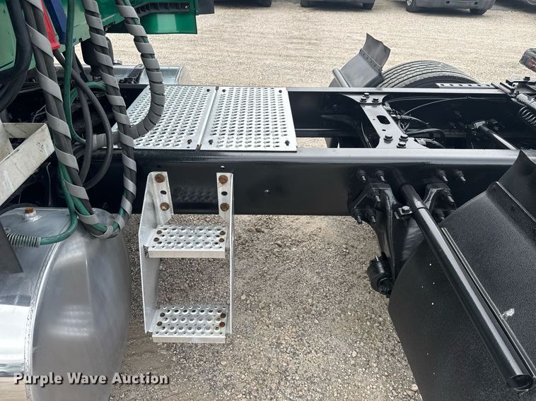 image for item EC3648 2020 International LT625 semi truck