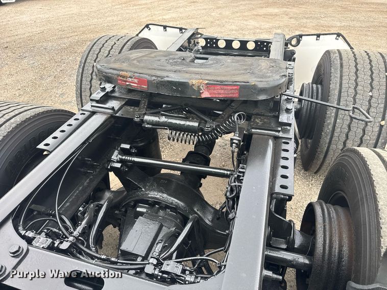 image for item EC3648 2020 International LT625 semi truck