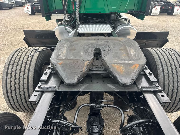 image for item EC3648 2020 International LT625 semi truck