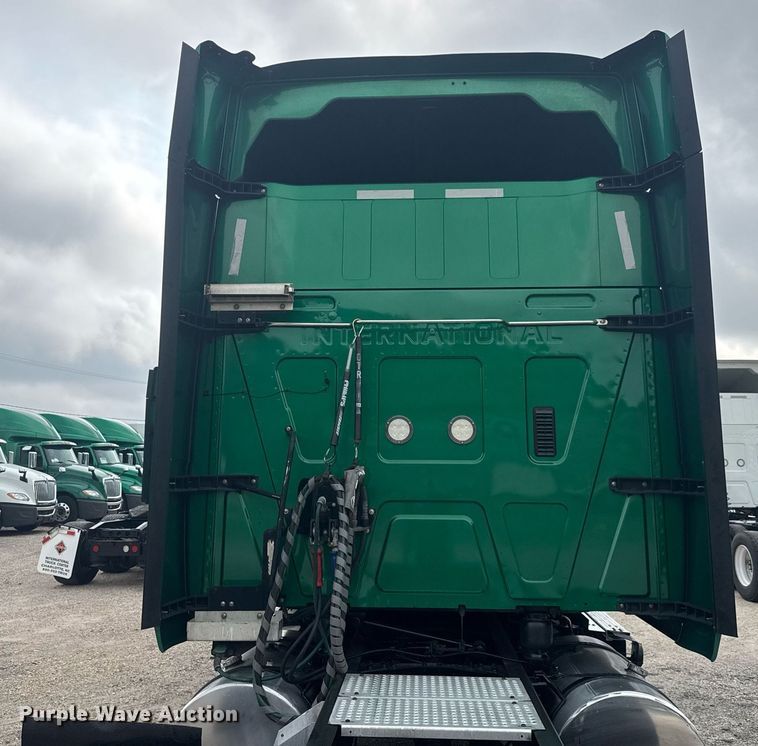 image for item EC3648 2020 International LT625 semi truck