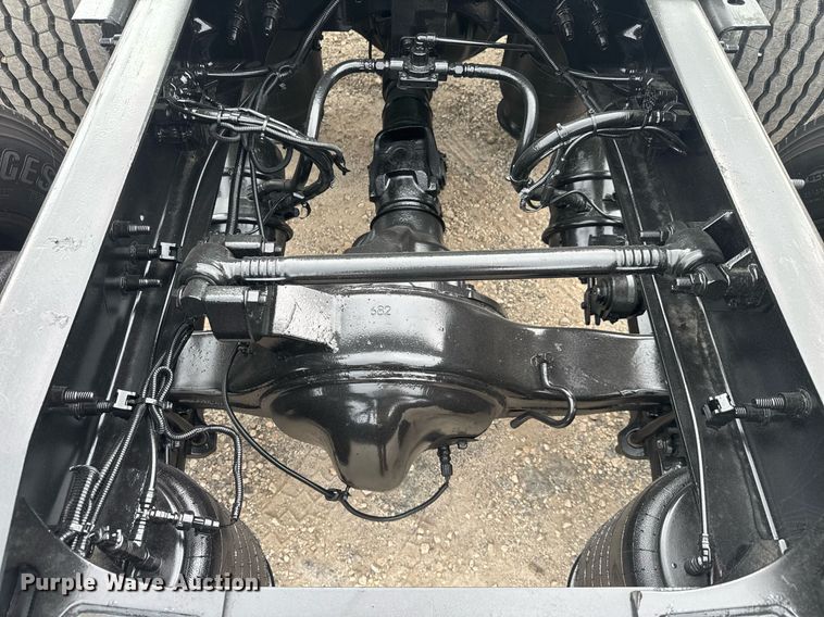 image for item EC3648 2020 International LT625 semi truck