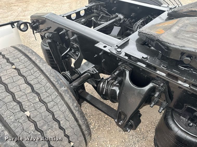 image for item EC3648 2020 International LT625 semi truck