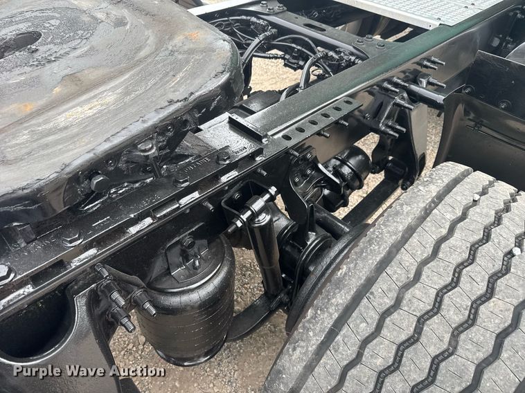 image for item EC3648 2020 International LT625 semi truck