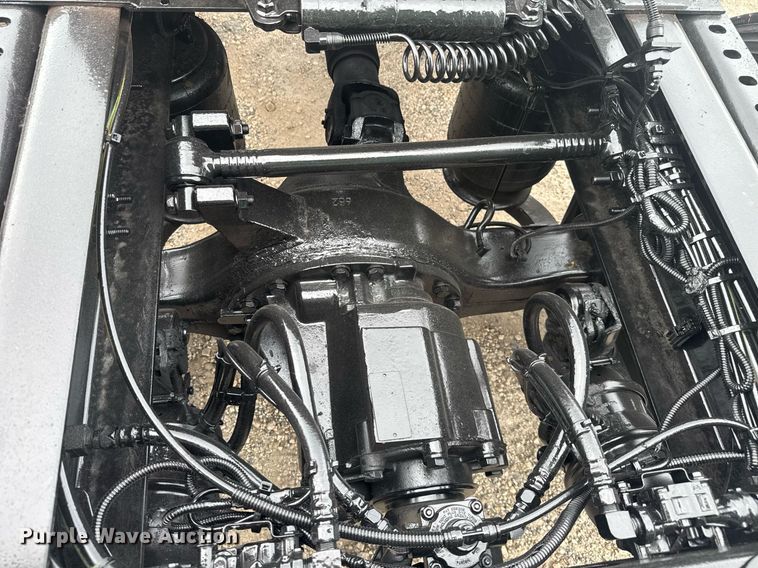 image for item EC3648 2020 International LT625 semi truck