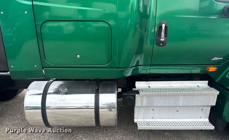 image for item EC3648 2020 International LT625 semi truck