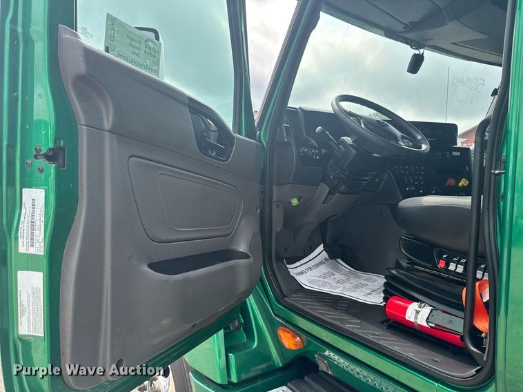 image for item EC3648 2020 International LT625 semi truck