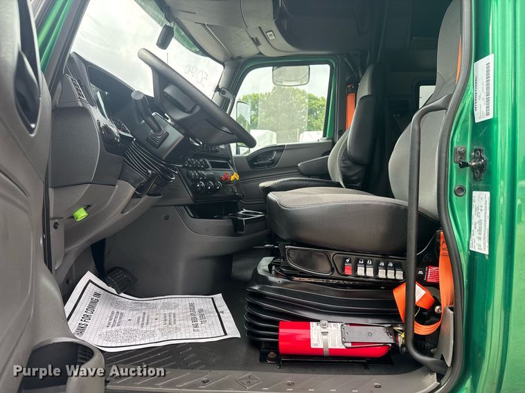 image for item EC3648 2020 International LT625 semi truck