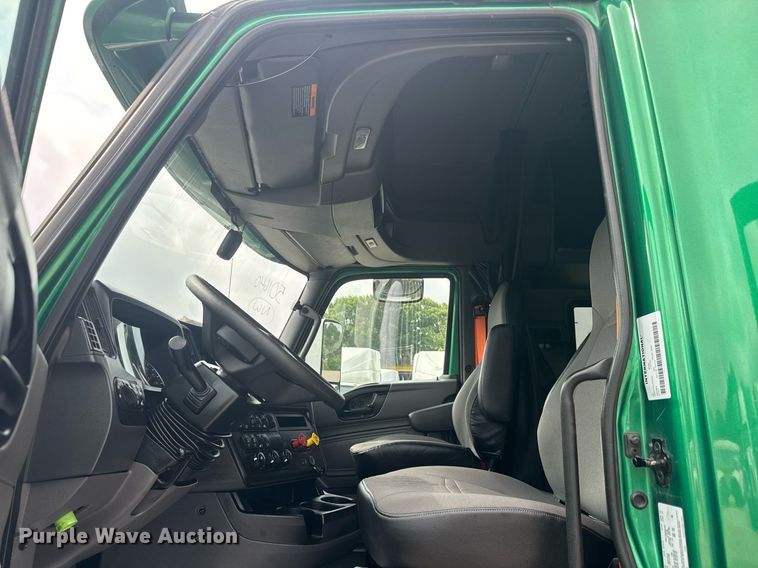 image for item EC3648 2020 International LT625 semi truck