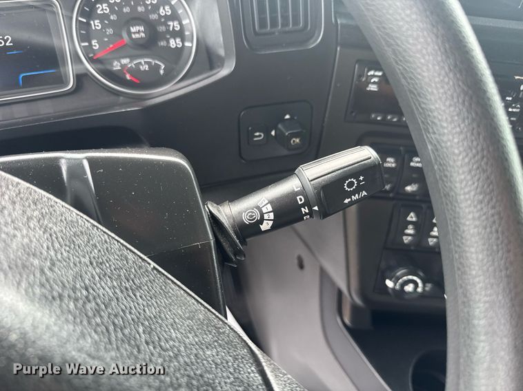 image for item EC3648 2020 International LT625 semi truck