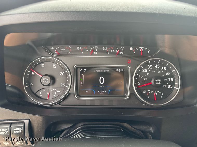 image for item EC3648 2020 International LT625 semi truck