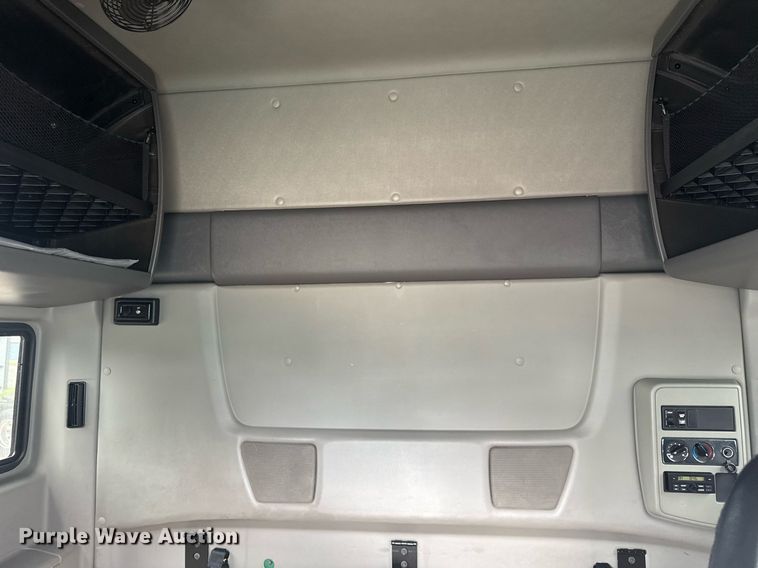 image for item EC3648 2020 International LT625 semi truck