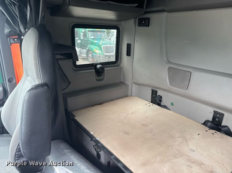 image for item EC3648 2020 International LT625 semi truck