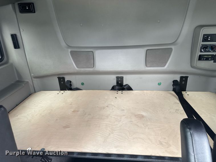 image for item EC3648 2020 International LT625 semi truck