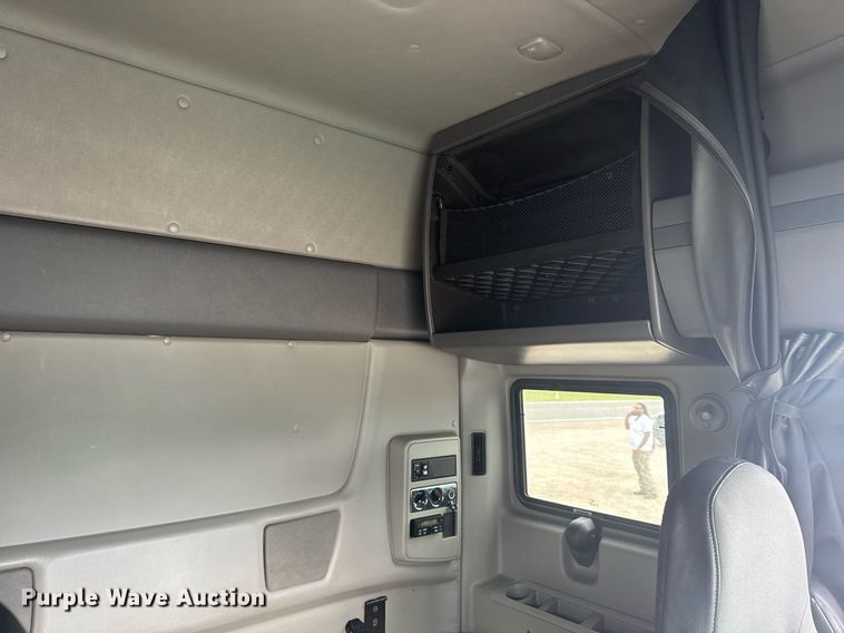 image for item EC3648 2020 International LT625 semi truck