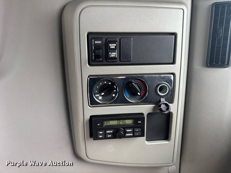 image for item EC3648 2020 International LT625 semi truck