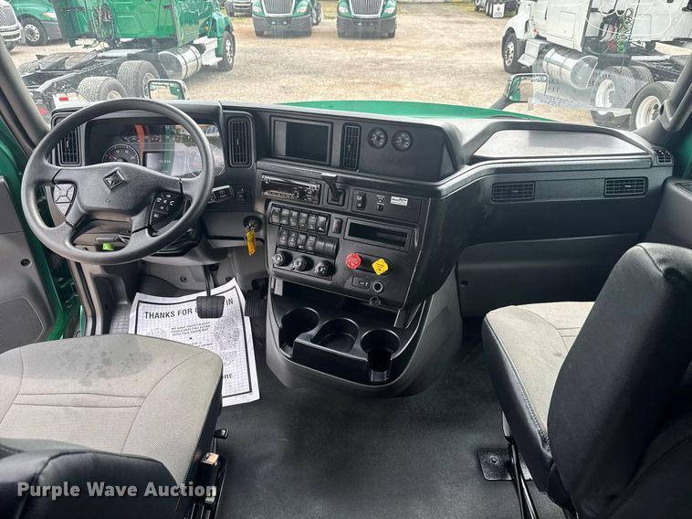 image for item EC3648 2020 International LT625 semi truck