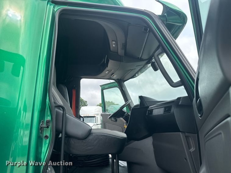 image for item EC3648 2020 International LT625 semi truck