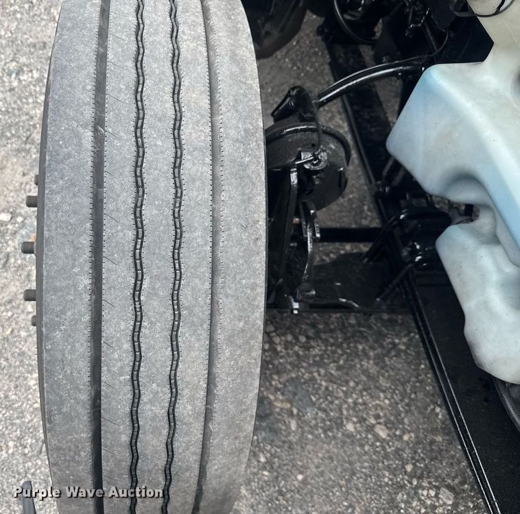 image for item EC3648 2020 International LT625 semi truck