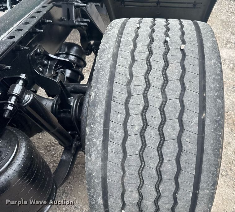 image for item EC3648 2020 International LT625 semi truck