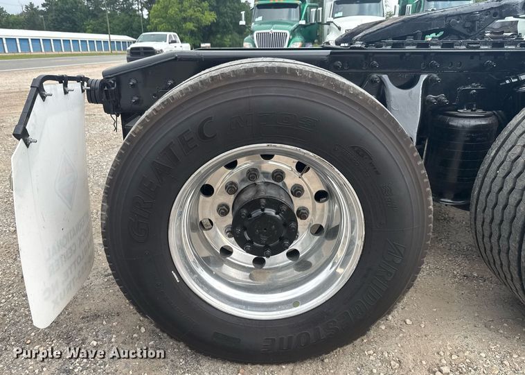 image for item EC3648 2020 International LT625 semi truck