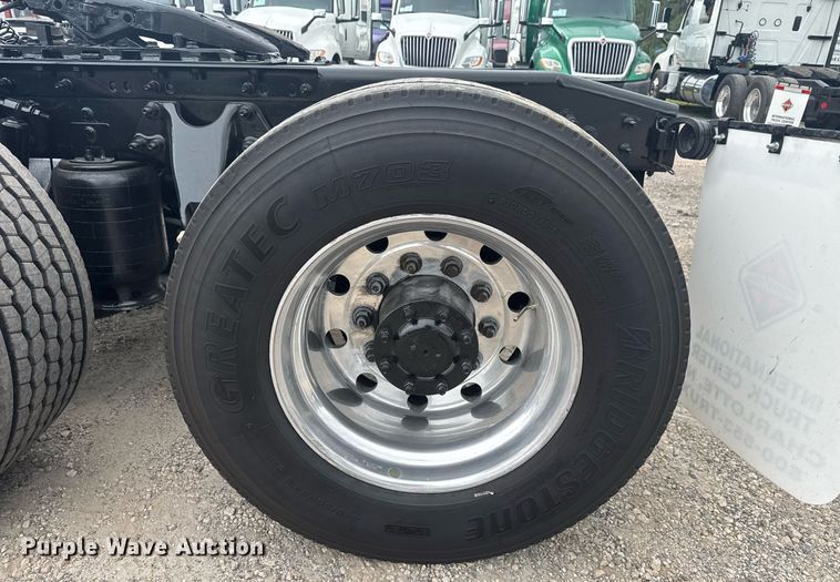 image for item EC3648 2020 International LT625 semi truck