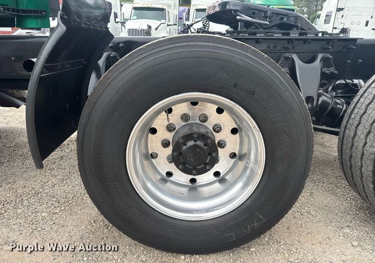 image for item EC3648 2020 International LT625 semi truck