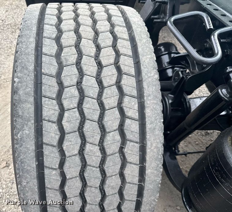 image for item EC3648 2020 International LT625 semi truck