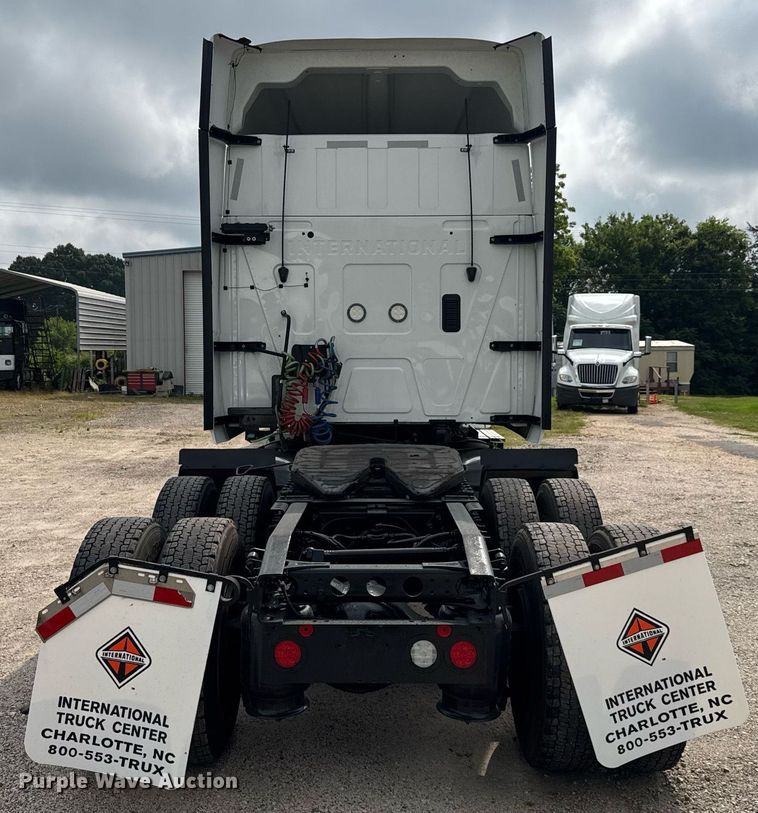 image for item EC3650 2020 International LT625 semi truck