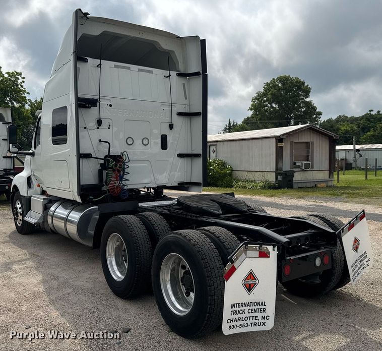 image for item EC3650 2020 International LT625 semi truck