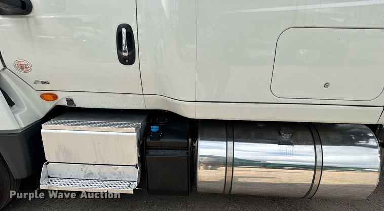 image for item EC3650 2020 International LT625 semi truck