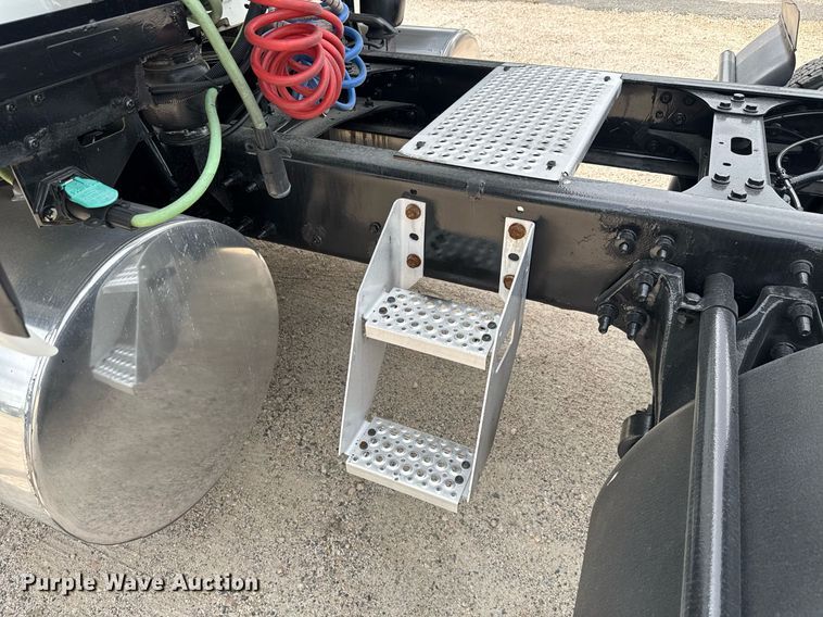 image for item EC3650 2020 International LT625 semi truck