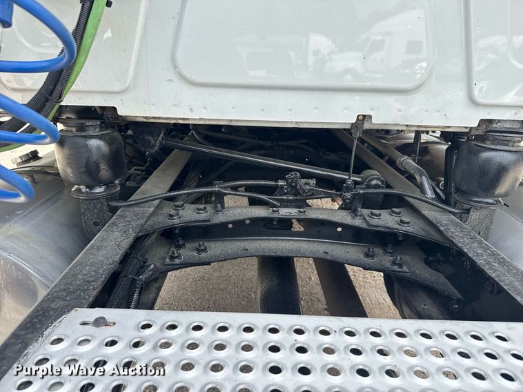 image for item EC3650 2020 International LT625 semi truck