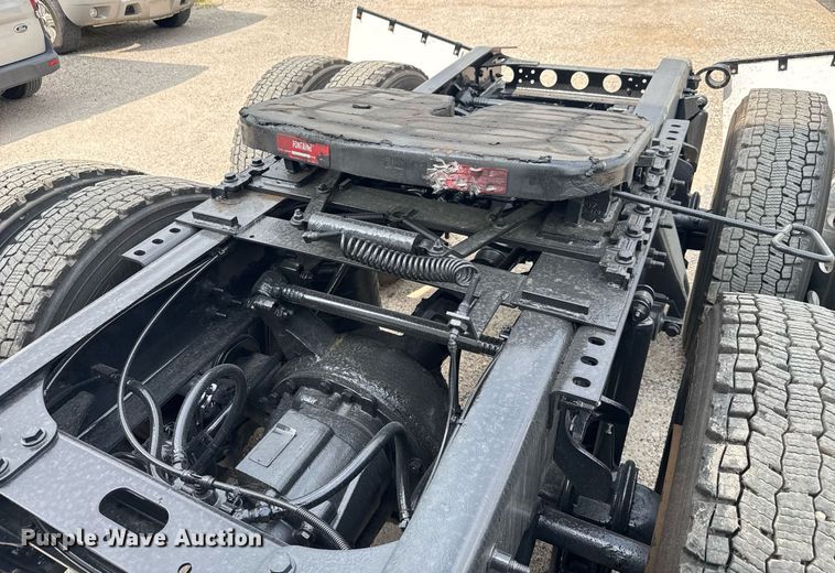 image for item EC3650 2020 International LT625 semi truck