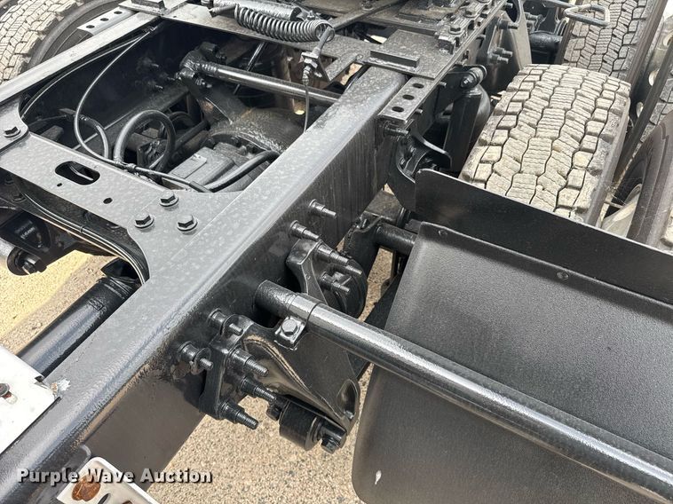 image for item EC3650 2020 International LT625 semi truck