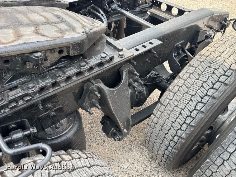 image for item EC3650 2020 International LT625 semi truck