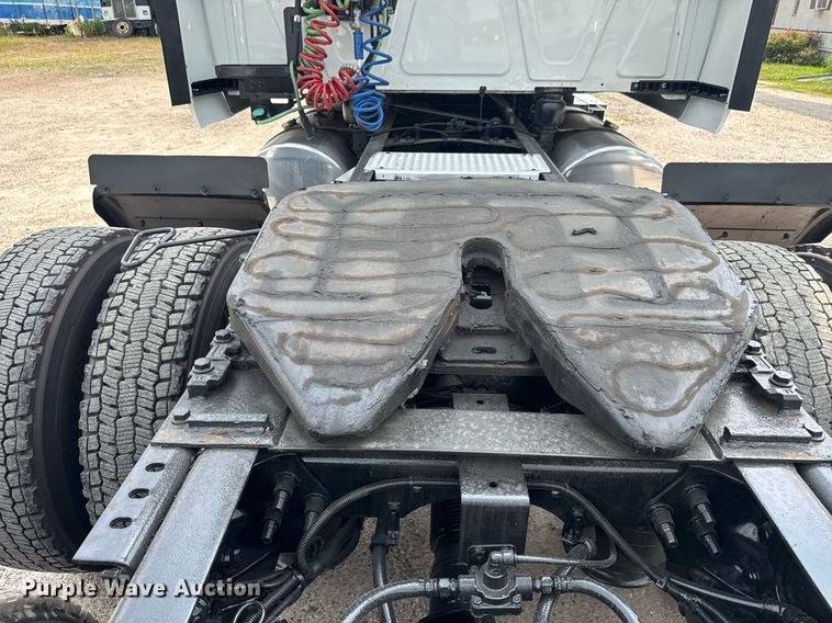 image for item EC3650 2020 International LT625 semi truck