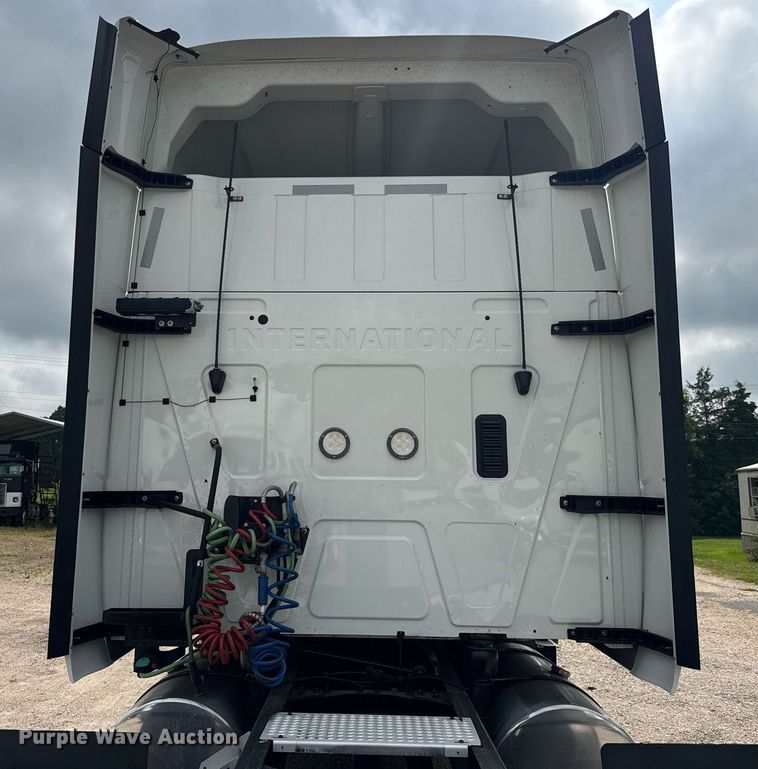 image for item EC3650 2020 International LT625 semi truck