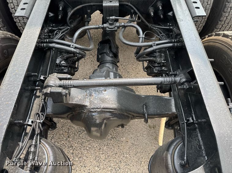 image for item EC3650 2020 International LT625 semi truck